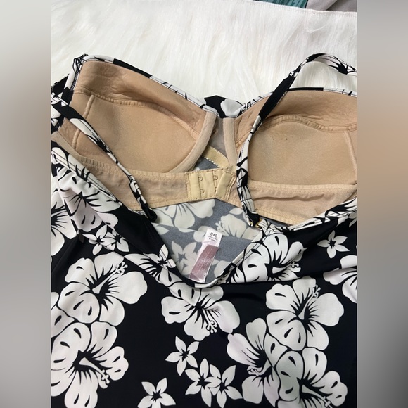 Victoria secret swim top - Picture 2 of 5